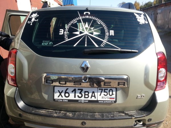 Наклейка сзади Рено Дастер 2