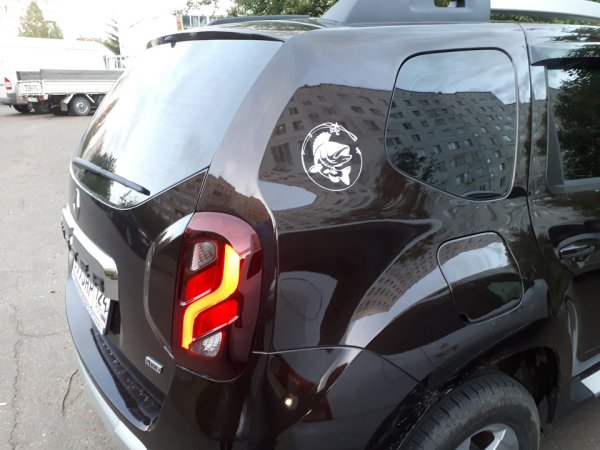 Наклейка 4wd на Рено Дастер