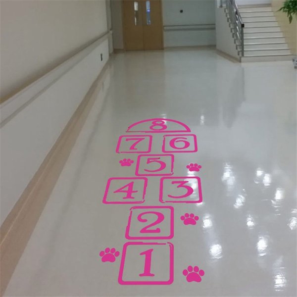 Следы на полу наклейки