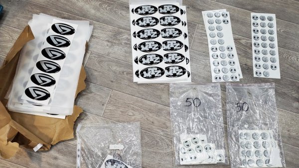 Наклейка силиконовая для датчика универсальный магнитный