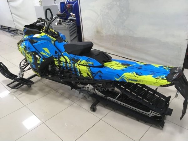 BRP Ski-Doo g4 Summit
