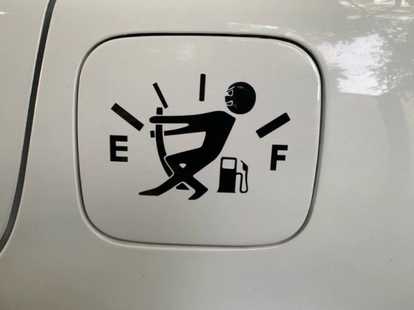 Наклейка на бензобак