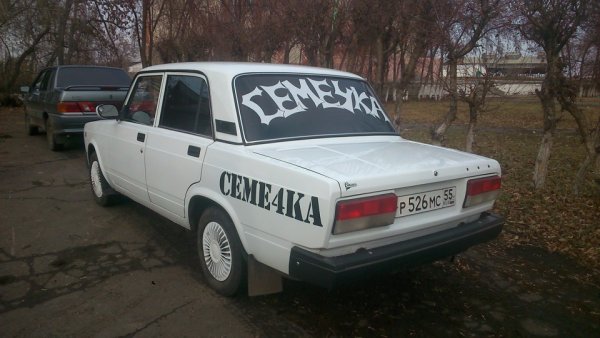 Наклейки на багажник ВАЗ 2107