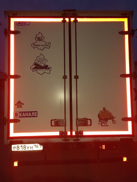 Наклейки на прицеп фуры сзади