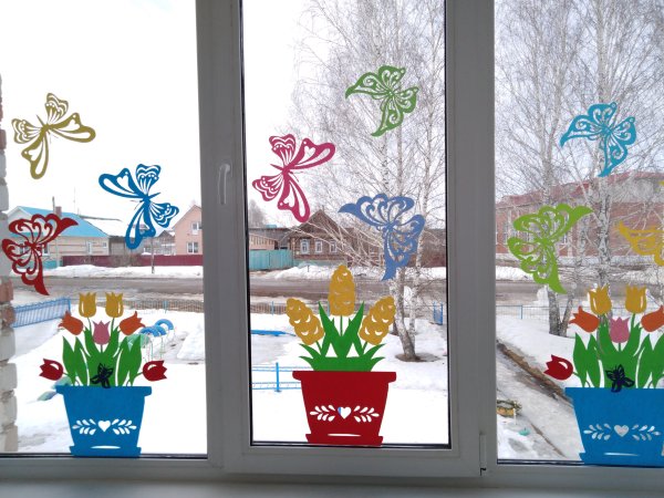Украшение окон весной в детском саду
