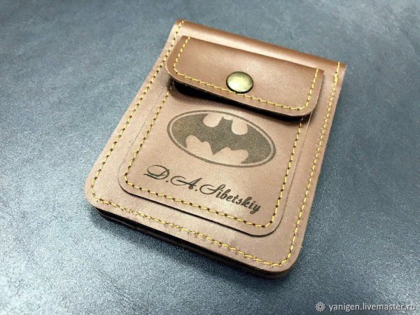 Лазерная гравировка на портмоне