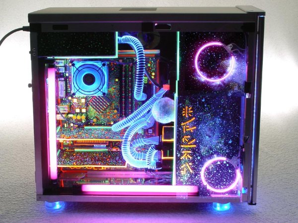 Компьютер с подсветкой