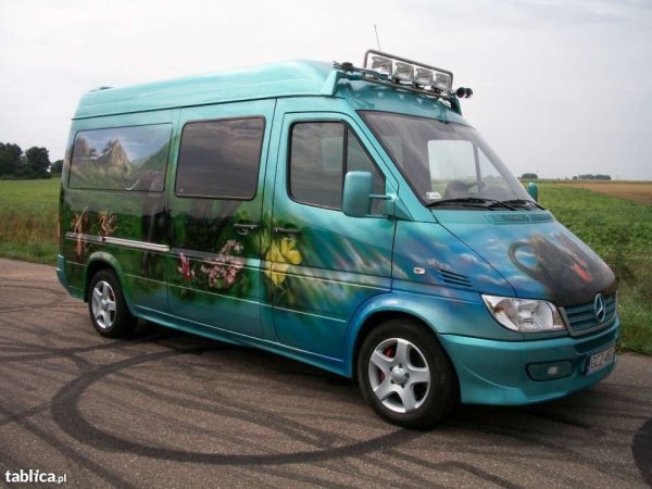 Микроавтобус в пленке