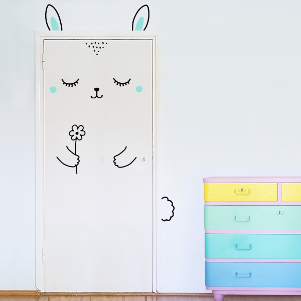 Дверь в детскую комнату