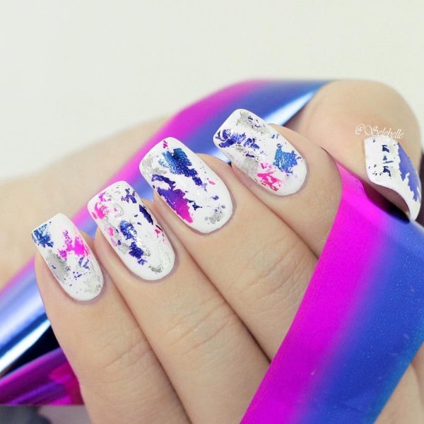 Маникюр с наклейками