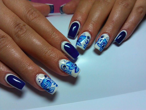 Маникюр Гжель роспись