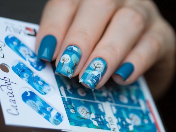 Маникюр с наклейками