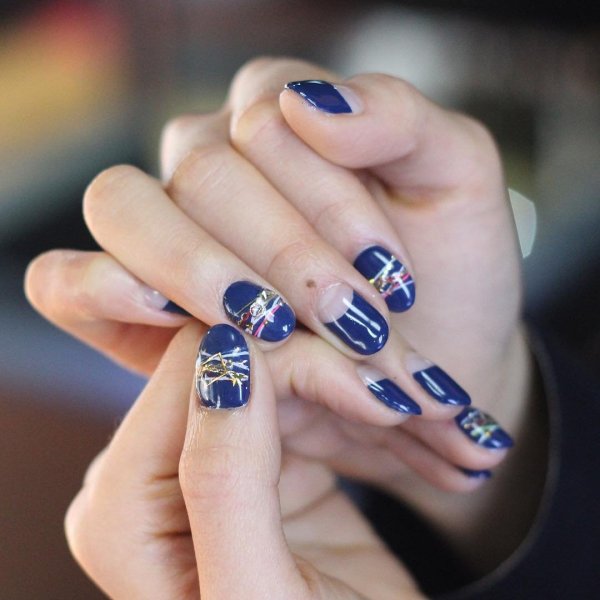 Маникюр необычные на короткие ногти синий