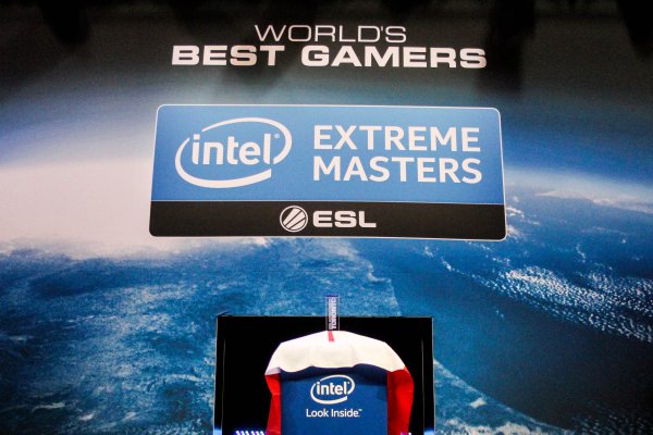 Наклейки Интел экстрим Мастерс зеленые