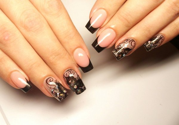 Ногтей ажурный френч черный