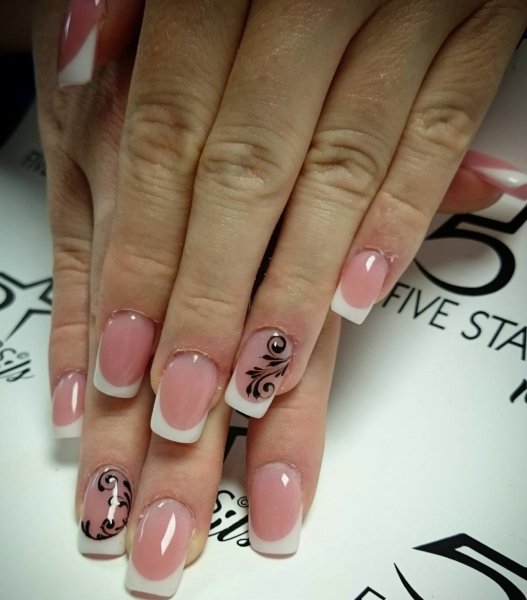 Кружево на ногтях