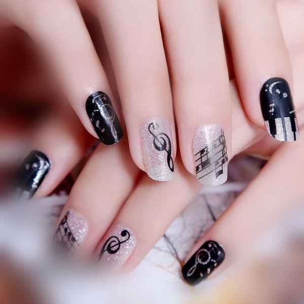 Скошенная форма ногтей