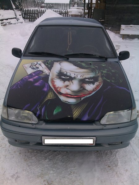 Джокер на капоте ВАЗ 2115
