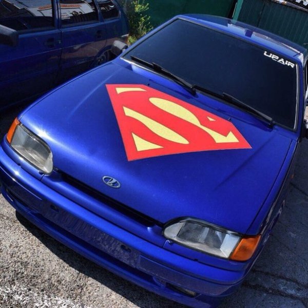 ВАЗ 2113 С наклейкой 13 на капоте