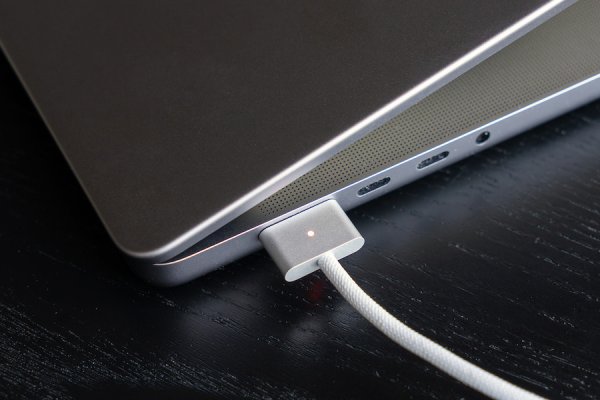 A2140 MAGSAFE