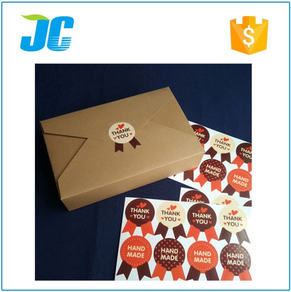 Крафтовая упаковка с наклейкой