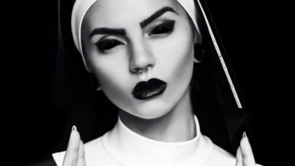 Монашка наклейка на авто