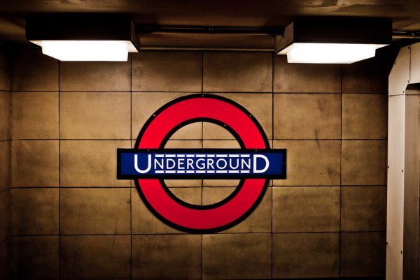 Андеграунд табличка