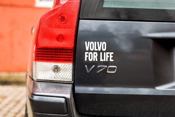 Шильдик металлический Volvo