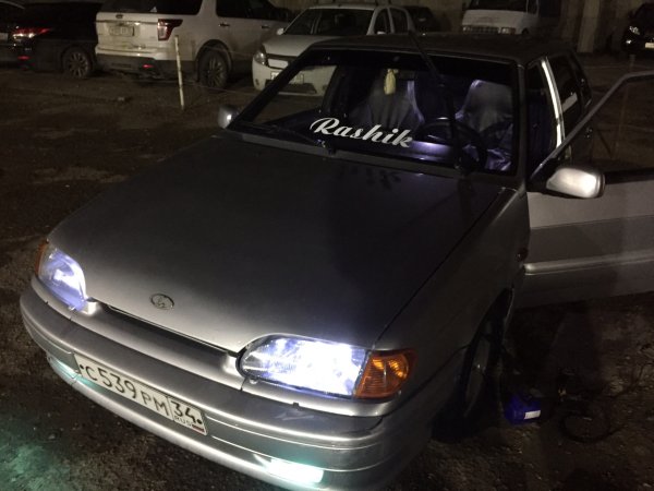 Наклейка не модные на лобовое стекло