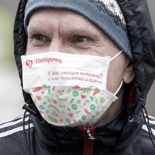 Мультяшная девушка зимой