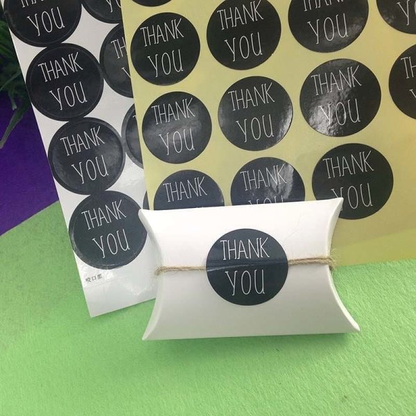 Наклейки круглые стильные