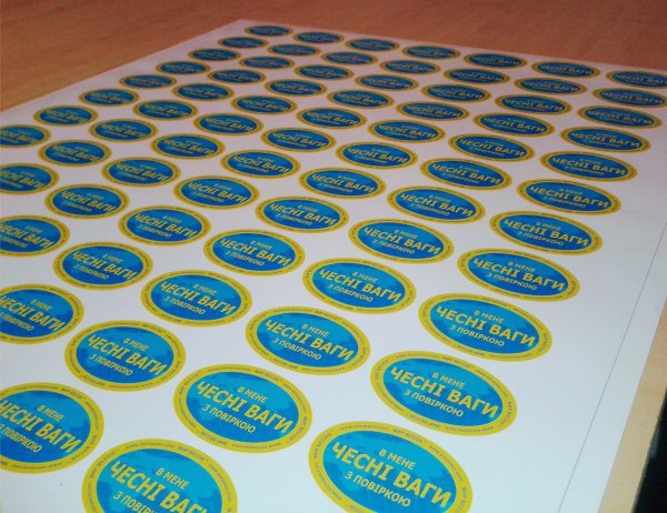 Прозрачные наклейки с надписью