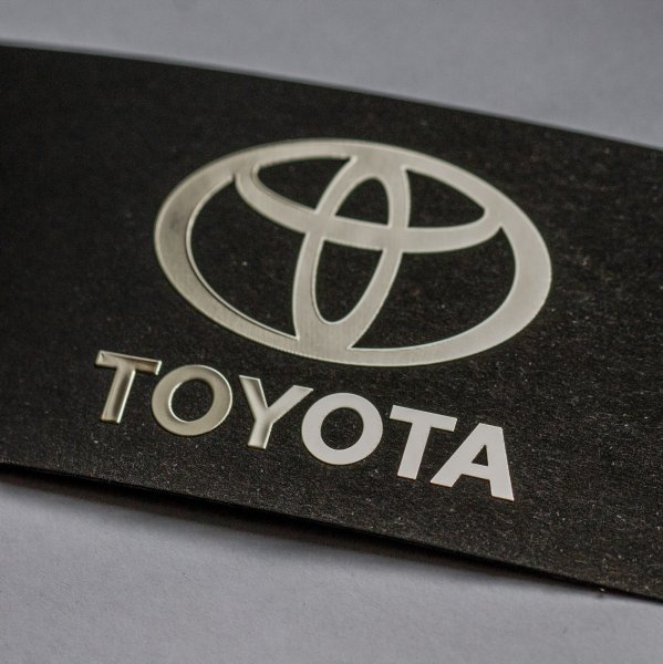 Тойота наклейка на машину