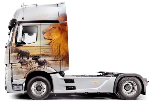 Грузовики с наклейками