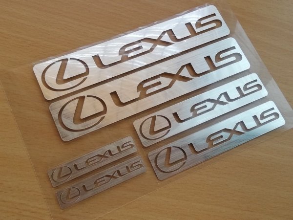 Lexus надпись