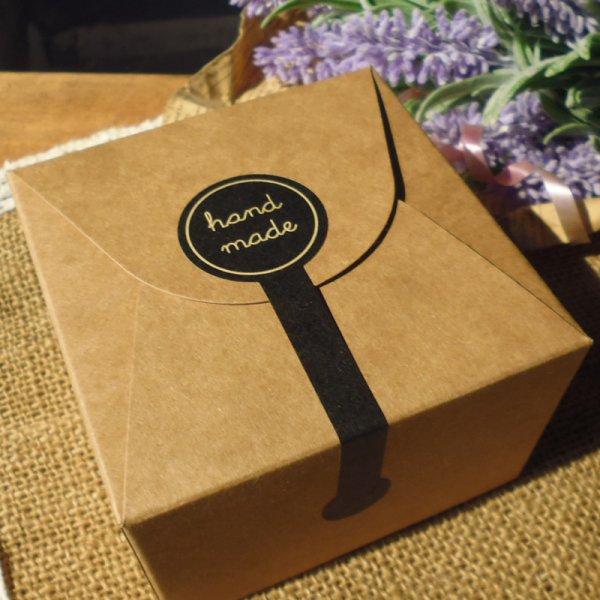 Фирменная наклейка на коробку