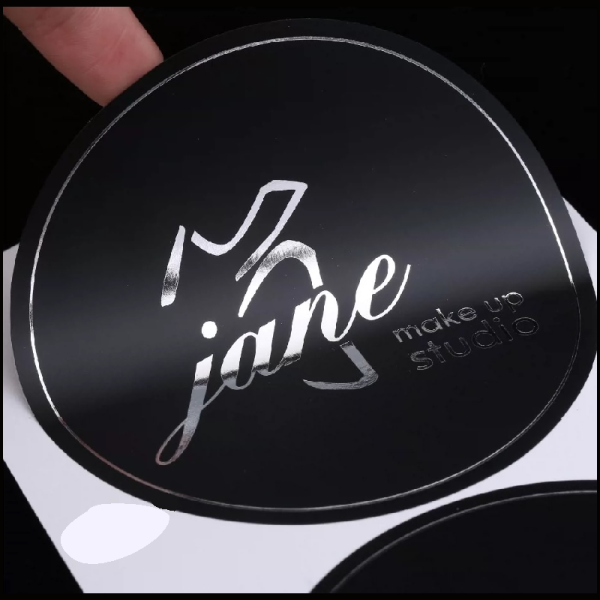 Наклейки на серебряной машине