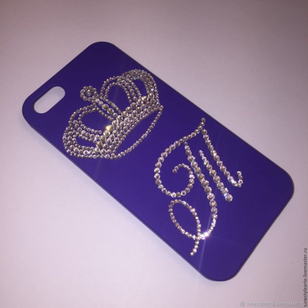 Чехол с короной из страз