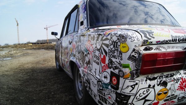 Стикербомбинг ВАЗ 2105