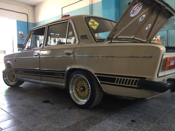 ВАЗ 2106 классика ретро сзади наклейка