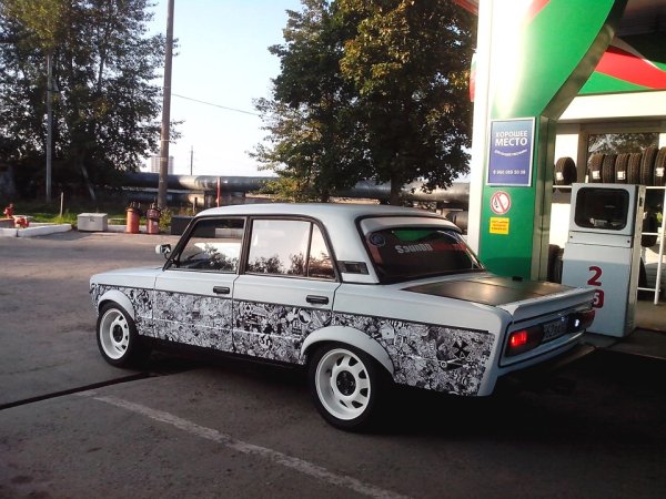 ВАЗ 2106 стикербомбинг