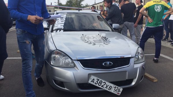 Наклейка Версаче на капот Приора