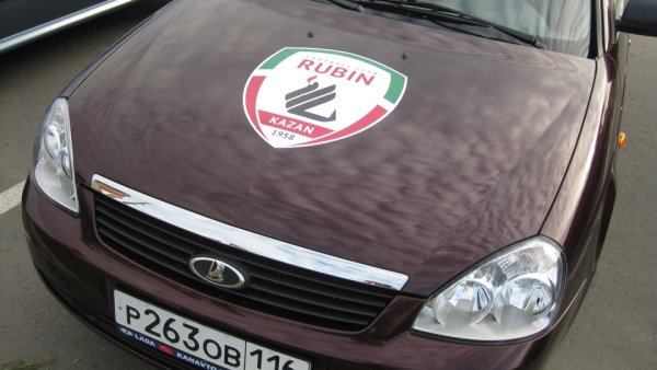 Лада Приора черная хэтчбек с наклейками