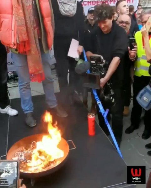 Серебряные наклейки КС го