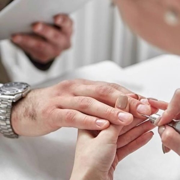 Мужской маникюр реклама