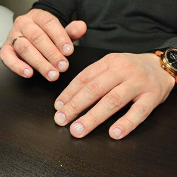 Мужской маникюр матовый