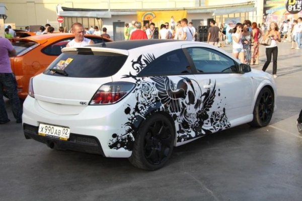 Виниловые наклейки на машину