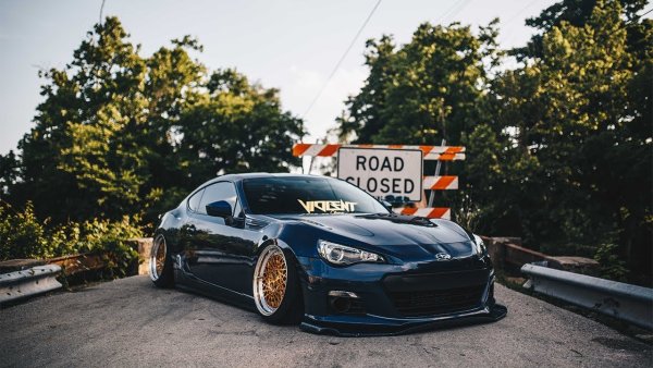 Violent наклейка на лобовое