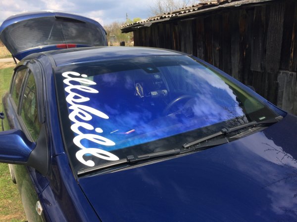 Наклейка на лобовуху