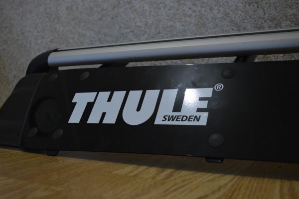 Наклейка Thule на фейринг